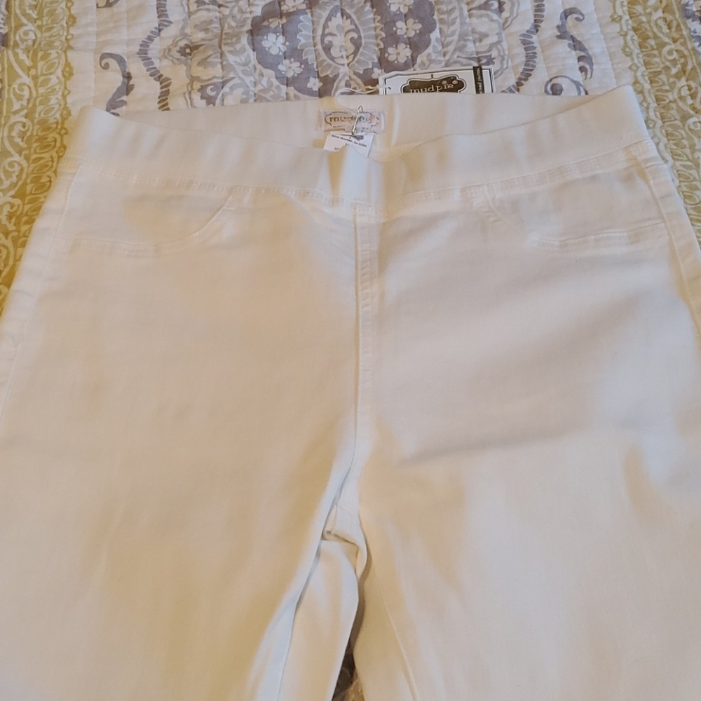 Nwt pull on white Denim pants